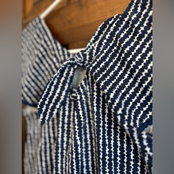 Beautiful Simple Print VV Romper (16) - Picture 5 of 5